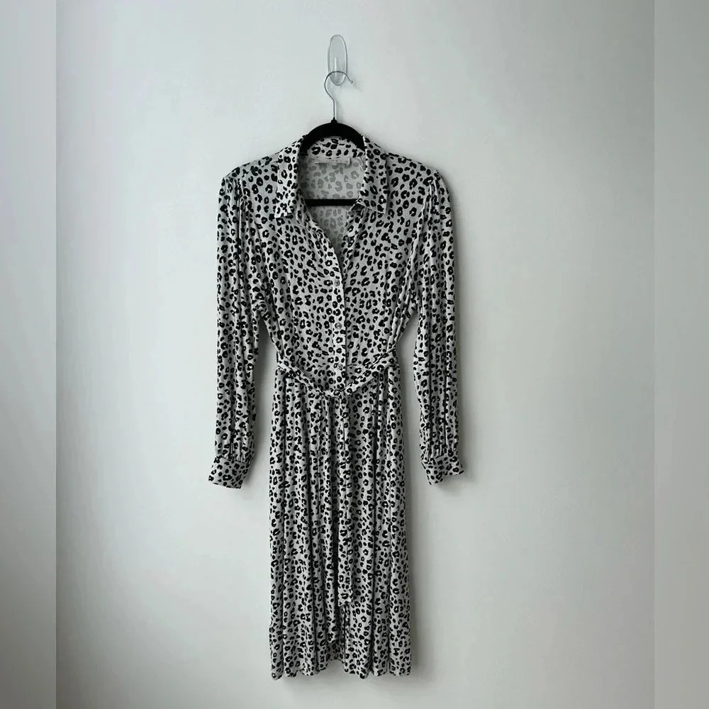 Loft balloon sleeve animal  print dress